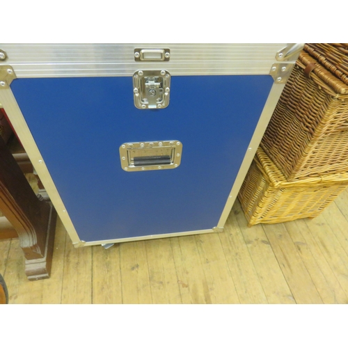 452 - Large Lockable Trojan Flight Case on Blue Ground