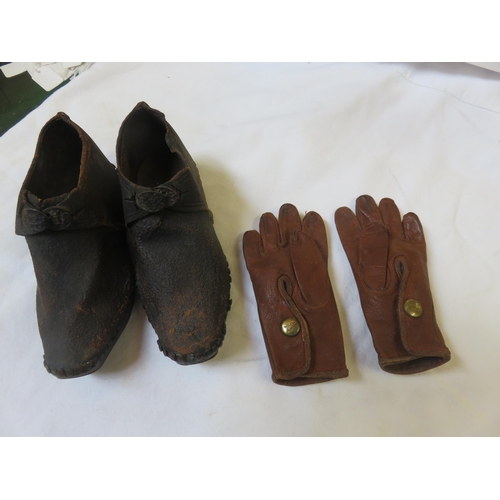 235A - Childs Gloves and Shoes