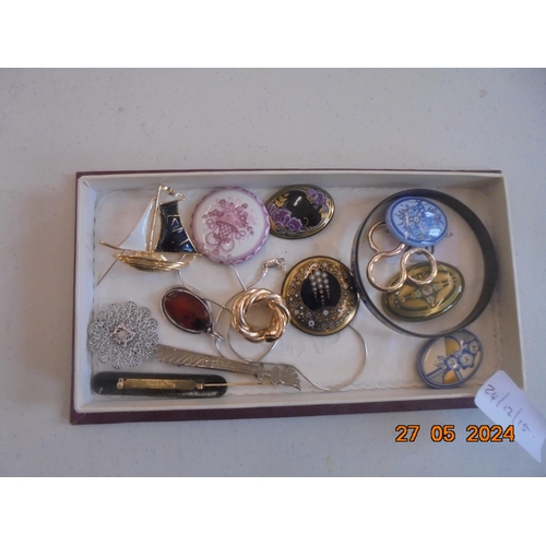 230 - Small Lot of Brooches and Necklace - some silver