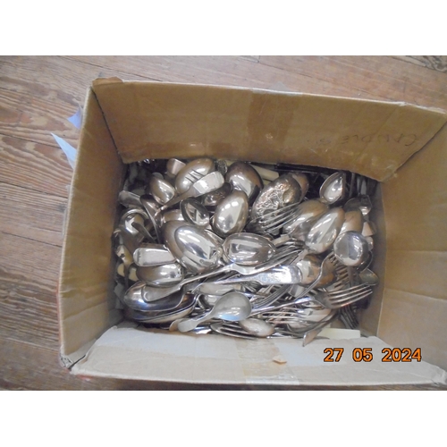 272 - Box of Cutlery