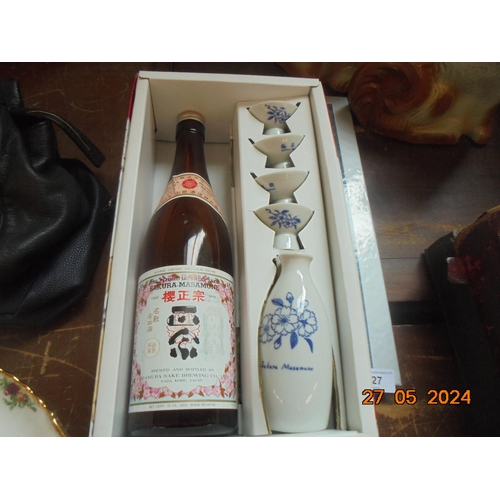 327 - Japanese Art Book and Sake Drinking Set