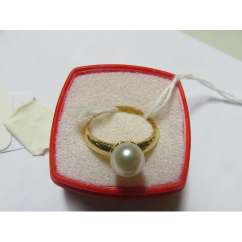 117 - 18ct Yellow Gold and Single Pearl Dress Ring