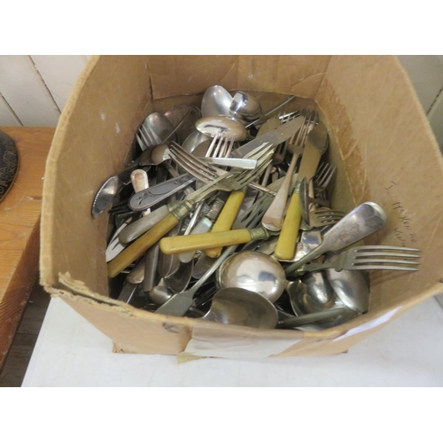 182 - Box of Cutlery