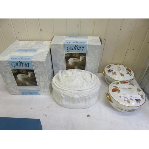 353 - Boxed and Unboxed Royal Worcester ware