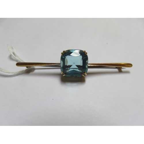 72 - 9ct Gold Blue Stone Bar Brooch