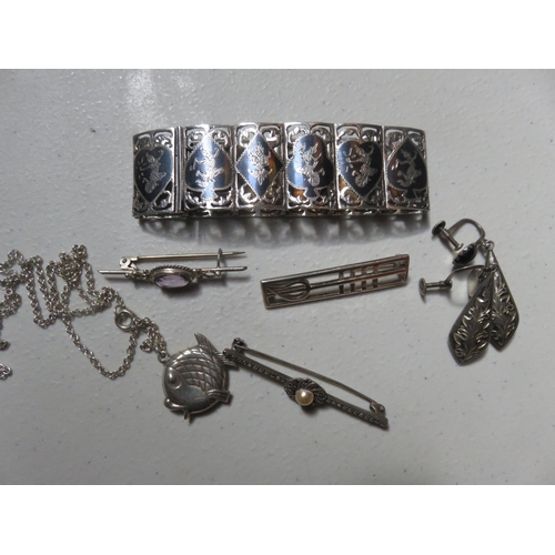 105 - Mixed Quantity of Silver Jewellery