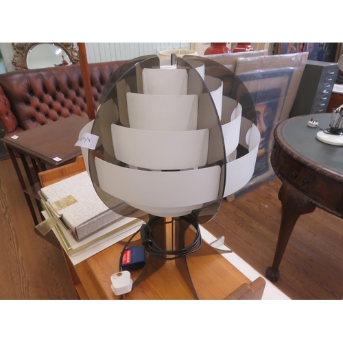 410 - Retro Style Table Lamp