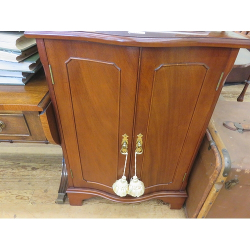 444 - Mahogany Two Door Stereo Unit