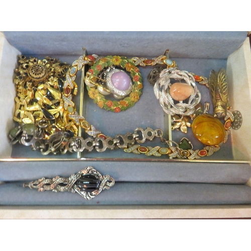 386 - Jewellery Box With Lot of Jewellery, Including Agate etc