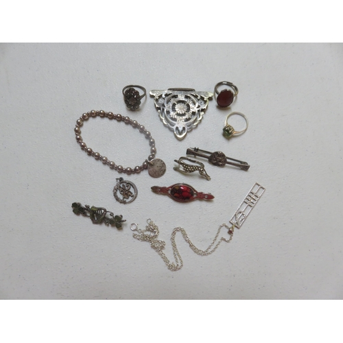 79 - Silver Jewellery, Rings, Brooches, Pendant etc