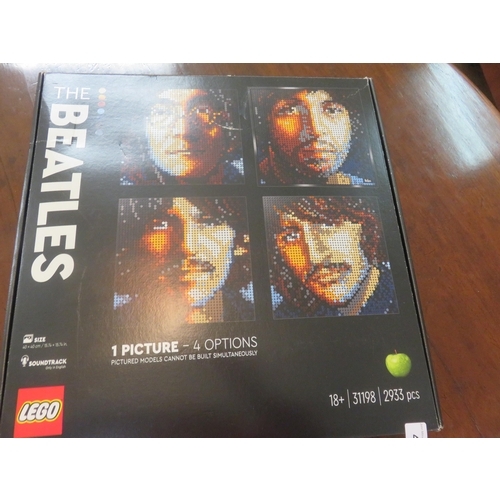 400 - Lego 31198 The Beatles, One picture, Four Options Set