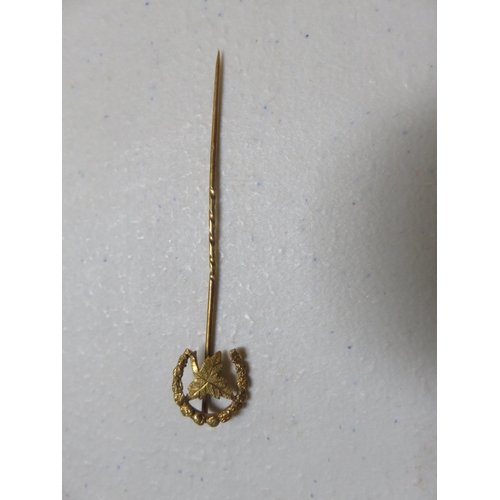 99 - 14ct Gold Tie Pin