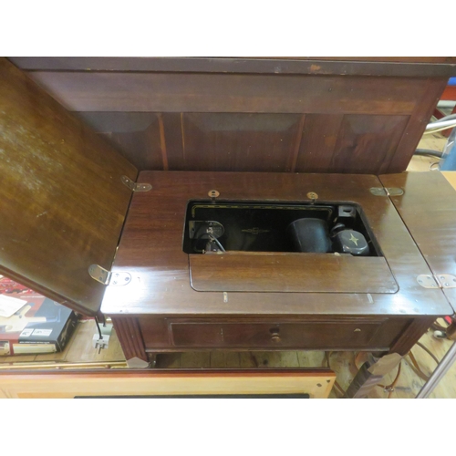 428A - Singer Sewing Machine Table