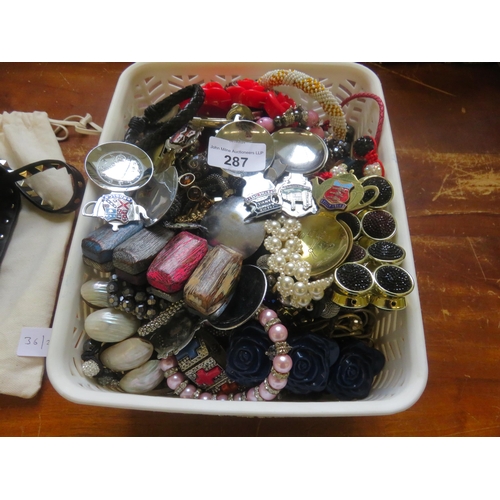 287 - Tub of jewellery