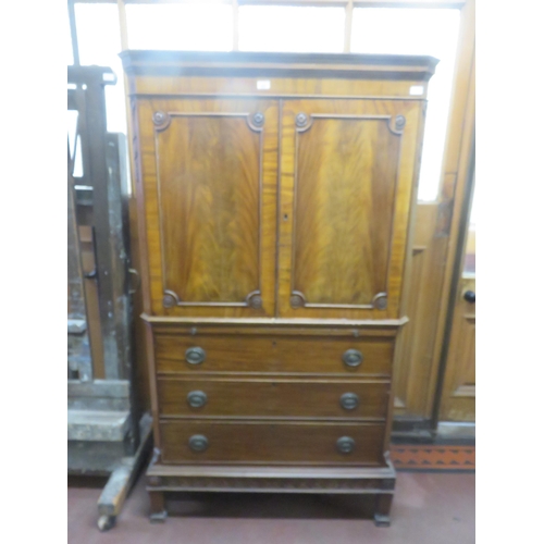 422 - Early 20th Century Linen Press - Two Doors, Three Drawers and Slide - In light Mahogany Veneer, Shap... 