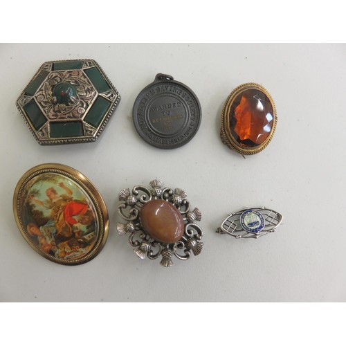 80 - Small Lot of Brooches