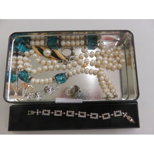 88 - Mixed Quantity of Pearls and Costume Jewellery