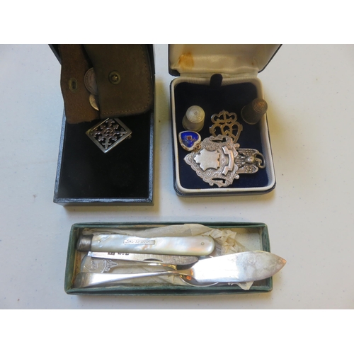 112 - Mixed quantity of small Silver pieces, brooches, cufflinks etc.