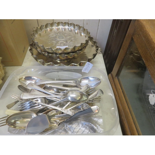 226 - Box of loose Cutlery and three White Metal Comports