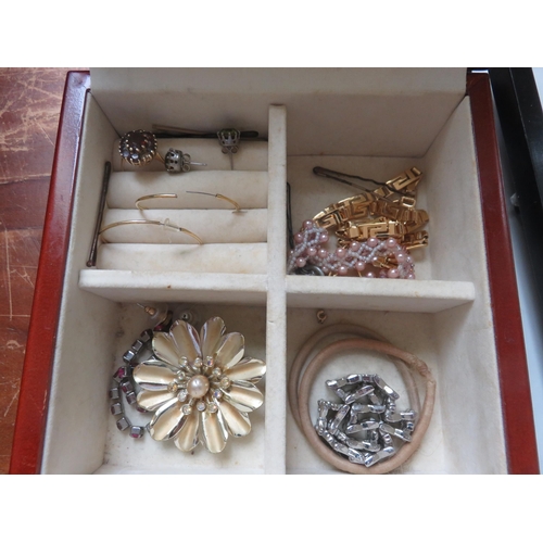 317 - Quantity of Jewellery and Silver Celtic Brooch