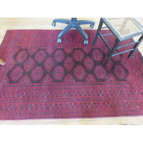 386 - Rug - 190cm x 130 cm - Red Ground