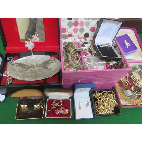 295 - Large quantity of Costume Jewellery