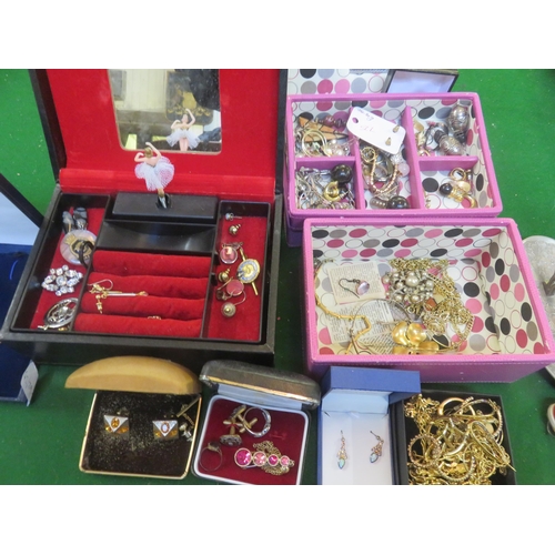 295 - Large quantity of Costume Jewellery