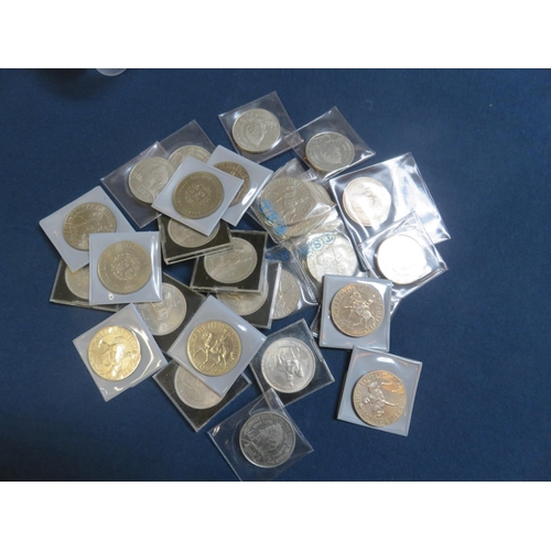 143 - Large quantity of Queen's Silver Jubilee and Millennium Crowns