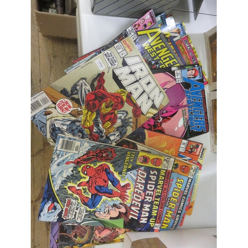 199 - Box of old American Comics (Avengers, Wonder Woman, Superman etc.)