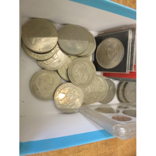 284 - Large quantity of Modern Crowns and a USA Coin set