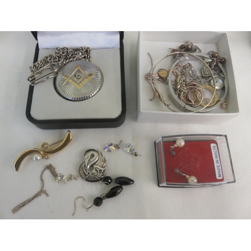 306 - Small lot of Silver and other jewellery