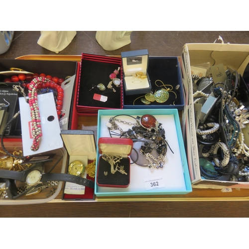 362 - Tray of Costume Jewellery