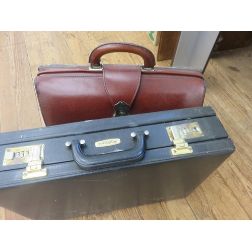 375 - Gladstone Bag and Combination Case