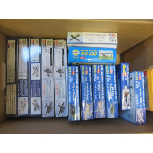 254 - Box of Aeroplane Model Kits