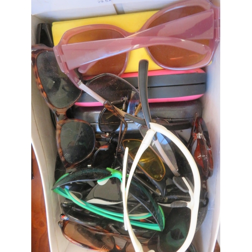 375 - Lot of Vintage Sun Glasses