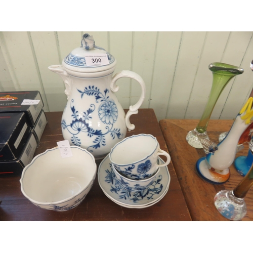 300 - Six pieces of Meissen Blue and White Ware