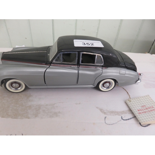 352 - Franklin Mint Rolls Royce 1955 Silver Cloud