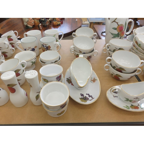 362 - Large quantity of Royal Worcester Evesham Tea, Dinner and Coffee Ware