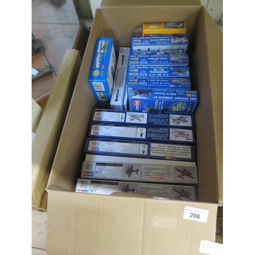 206 - Box of assorted Aeroplane Kits