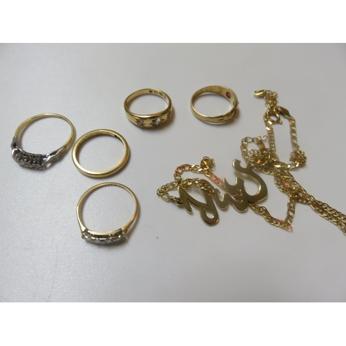 Bag of mixed 18ct. Gold pieces, 21 grams