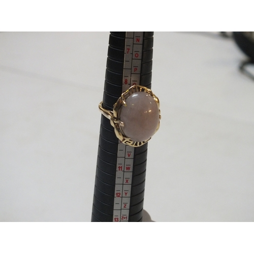 40 - Large Unmarked Yellow Gold Dress Ring set with Polished Pink Stone - Size S/T - 8g