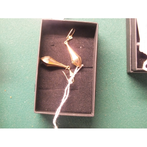 45 - Pair of 9ct Gold Drop Earrings - 1.5g