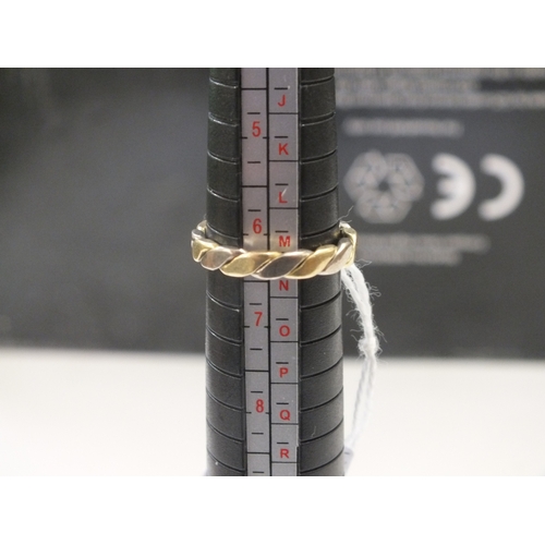 18ct. Gold Bicolour Ring, 4.65g