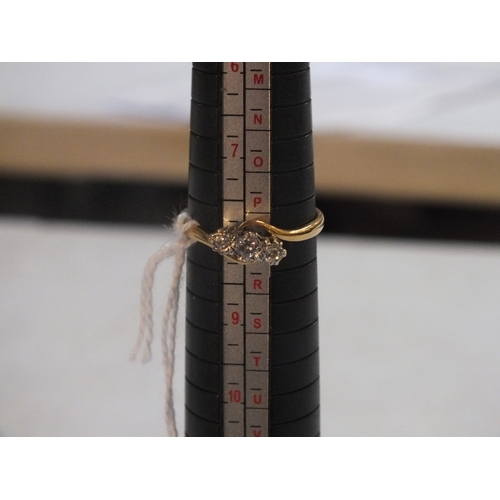 18ct Gold and Platinum Three Stone Diamond Ring - Size Q