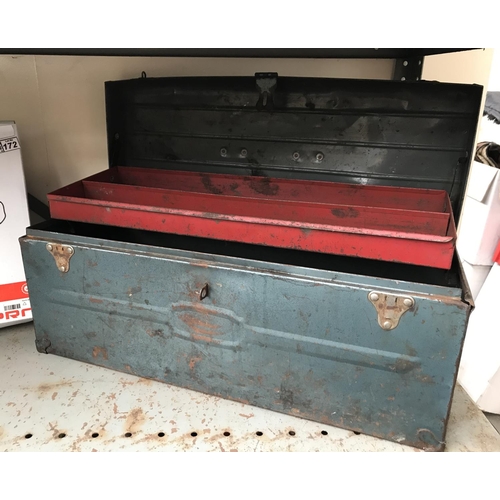 173 - Vintage metal toolbox