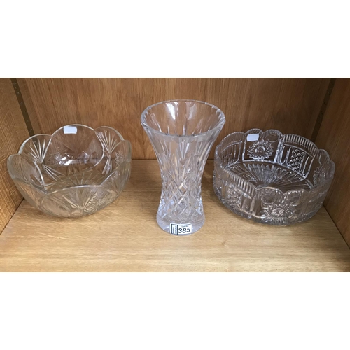 385 - 2 Glass bowls and a vase