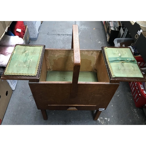 47 - Vintage sewing box