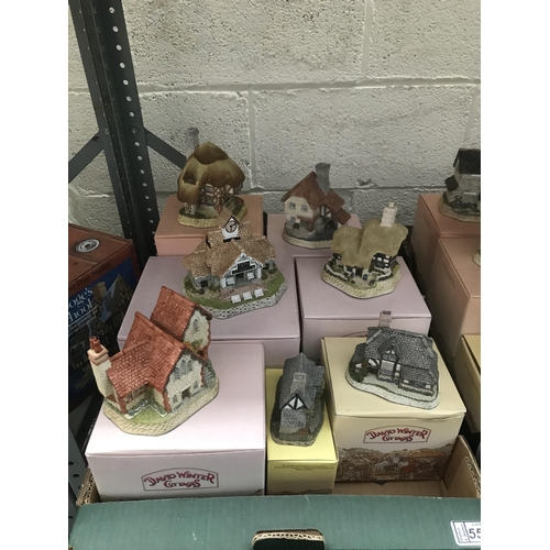 55 - Box containing 7 David Winter cottages with boxes