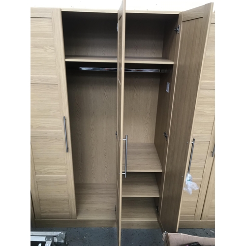 292 - Modern triple wardrobe