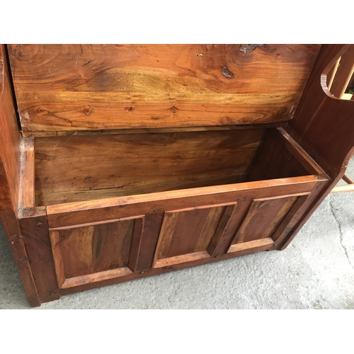 324 - Hardwood settle/ monks bench